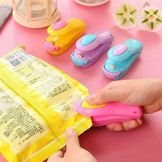 Snack Saver™ Portable Mini Sealing Machine – Keep Food Fresh Instantly!
